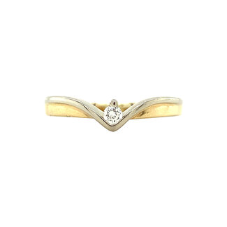 Gold ring with 14 carat diamond