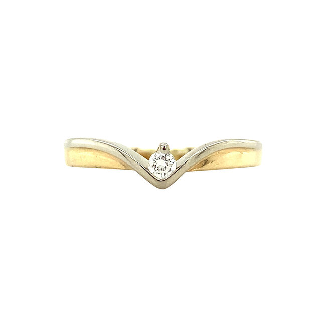 Gold ring with 14 carat diamond