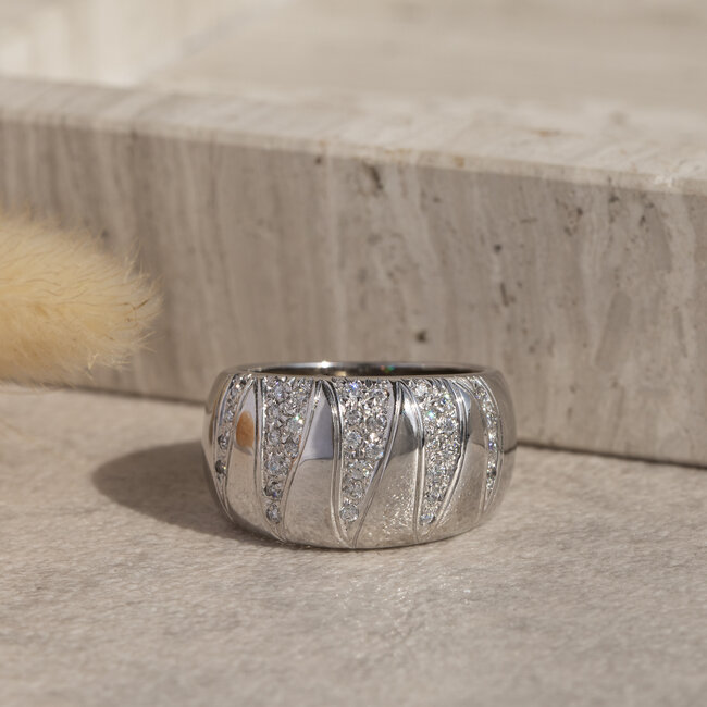 Weißgoldener Ring mit Zirkonia 18 Karat