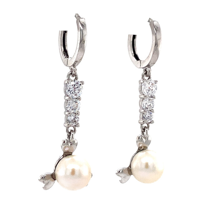 Weißgoldene Ohrringe mit Zirkonia und Perle 14 kt