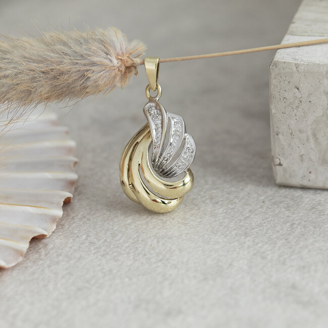 Golden pendant with diamond 14 kt