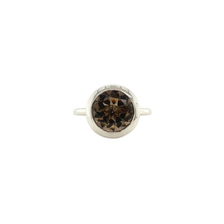 White gold ring with smoky quartz 18 crt
