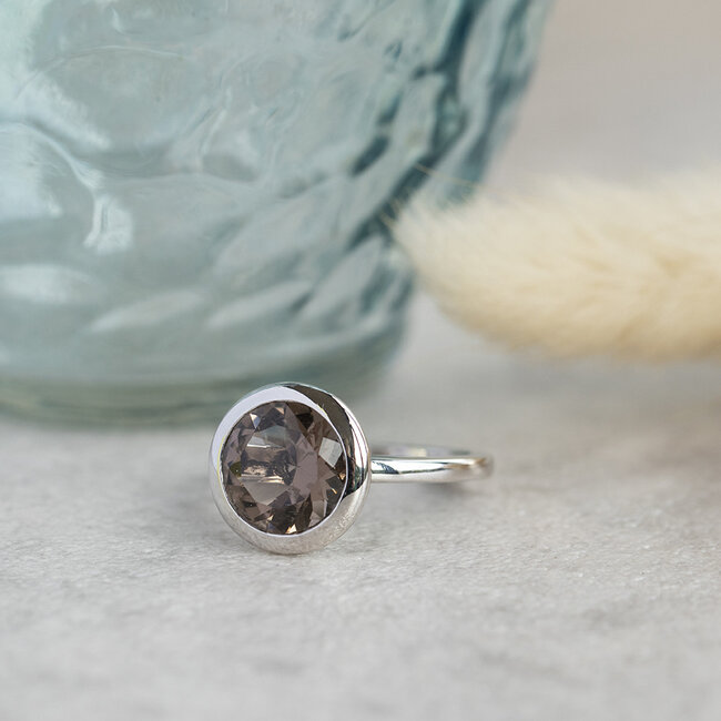 White gold ring with smoky quartz 18 kt