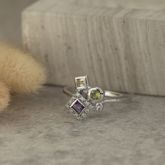 Witgouden ring met diamant en kleurstenen 14 krt