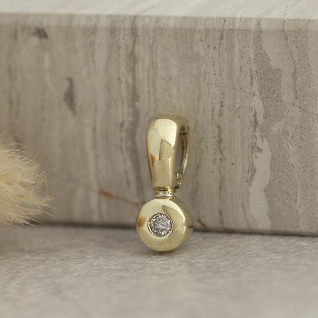 Gouden cliphanger met diamant 14 krt