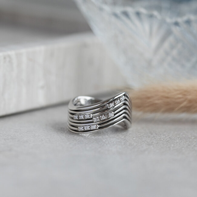 White gold ring with diamond 18 karat