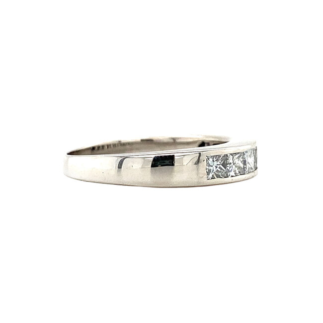 White gold row ring with diamond 18 karat