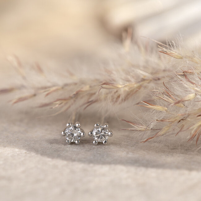 White gold solitaire stud earrings with diamond 18 kt* new