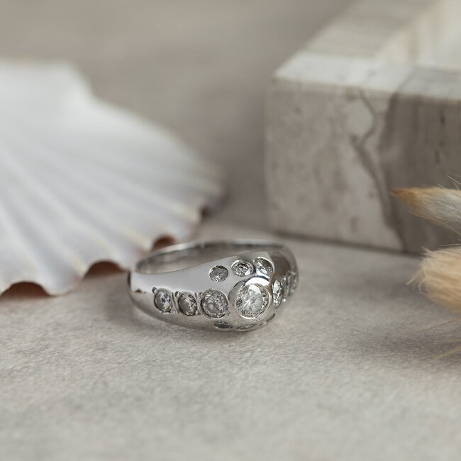 Weißgoldener Ring mit Diamant 18 kt