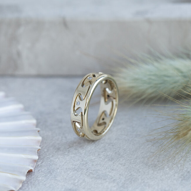 Goldener Ring mit Diamant 14 Karat