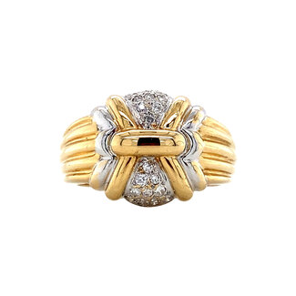 Gold ring with 18 carat diamond