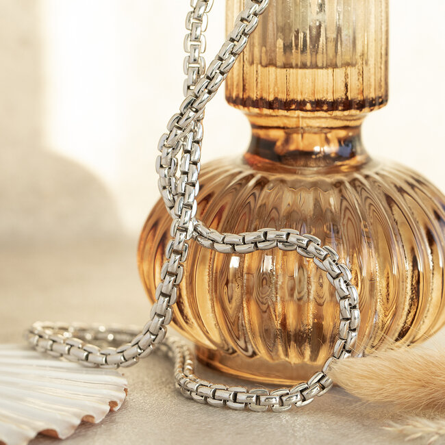 White gold choker 45.5 cm 18 karat