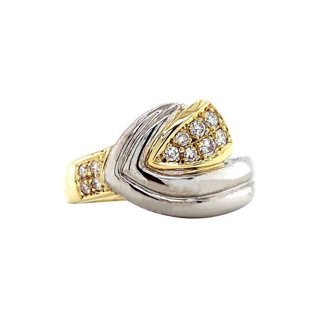 Gold ring with 14 carat diamond