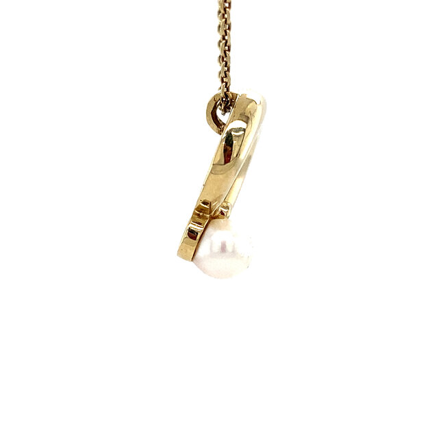 Goldener Anhänger mit Perle und Diamant 14 kt