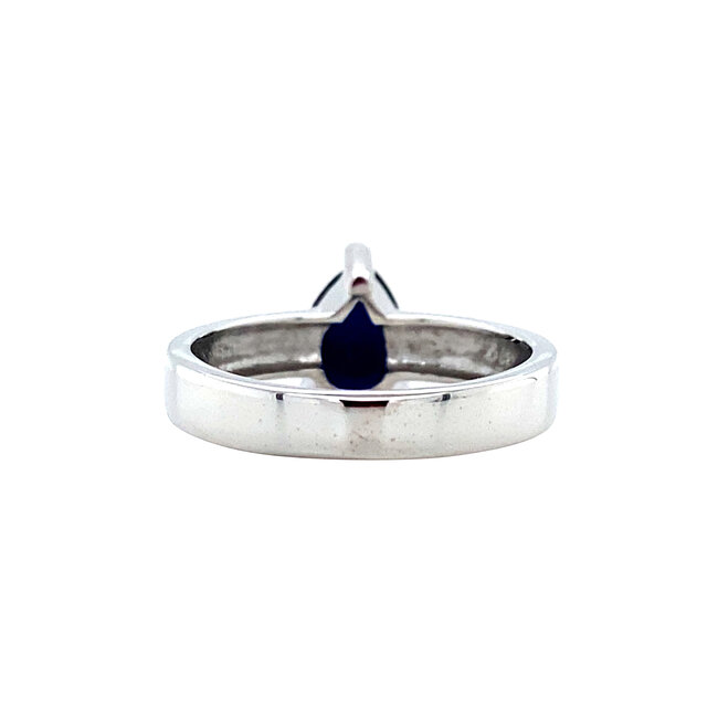 White gold ring with blue sapphire 18 karat