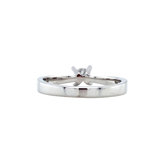White gold solitaire ring with diamond 18 karat
