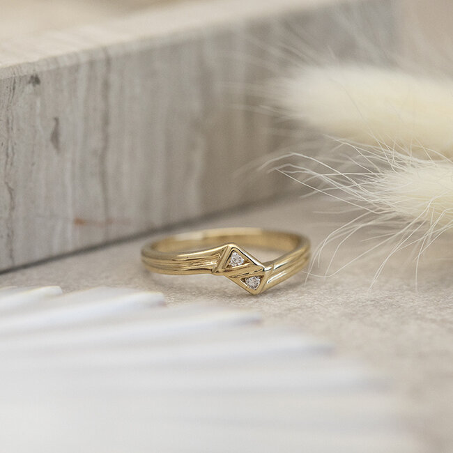 Goldener Ring mit Diamant 14 Karat