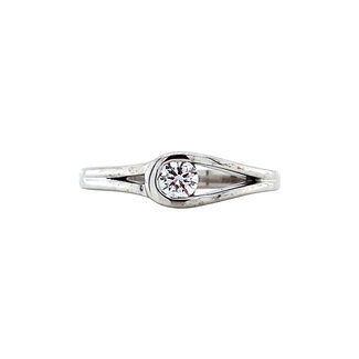 White gold ring with 18 carat diamond