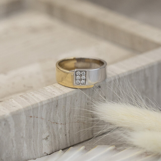 Goldener Ring mit Diamant von Le chic 18 Karat