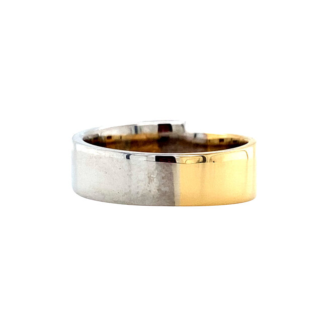 Gold ring with diamond from Le chic 18 karat