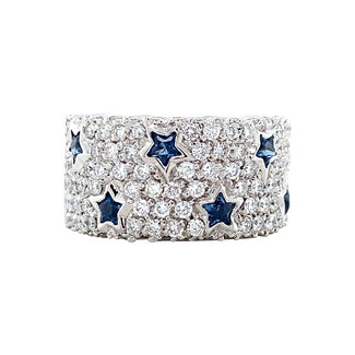 18 karat white gold ring with diamond and sapphire