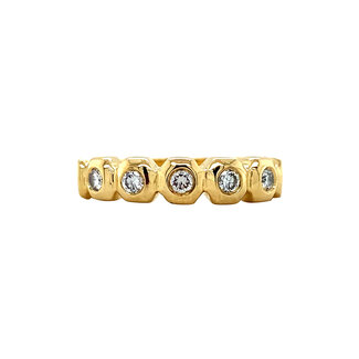 Goldener Ring mit Diamant 18 Karat