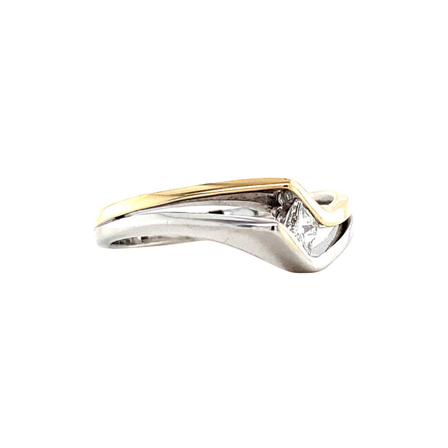 Gold ring with princess-cut diamond 14 karat