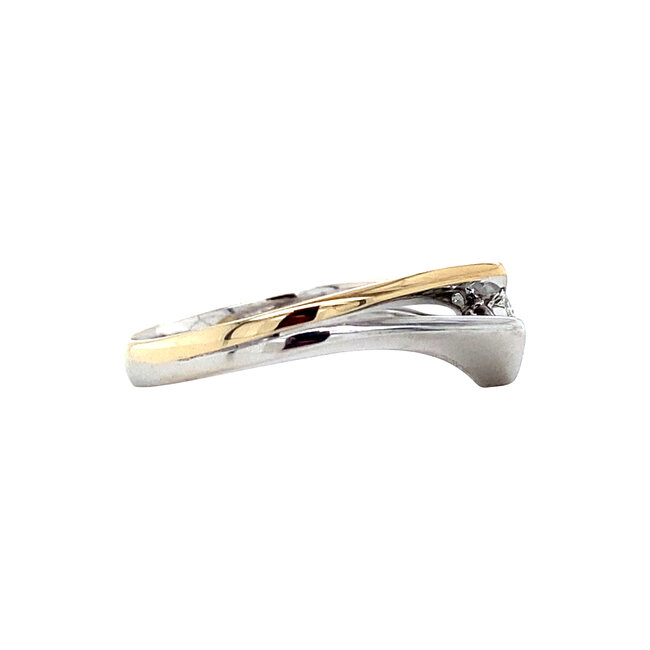 Goldener Ring mit Prinzessschliff-Diamant 14 Karat