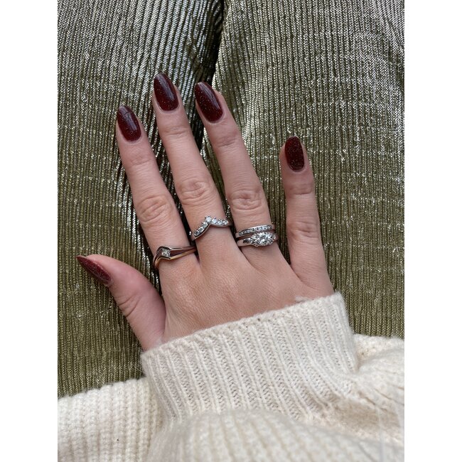 Goldener Ring mit Prinzessschliff-Diamant 14 Karat