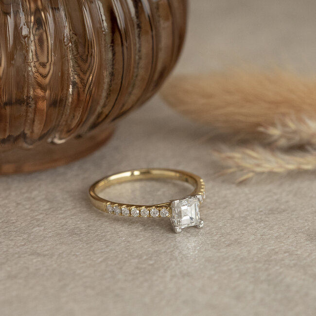 Gouden ring met prinses geslepen diamant 18 karaat* nieuw