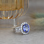 Weißgoldener Entourage-Ring mit Tansanit und Diamant 18 kt