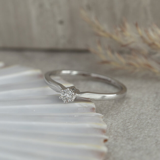 Weißgoldener Solitärring mit Diamant von Diamonde 14 kt