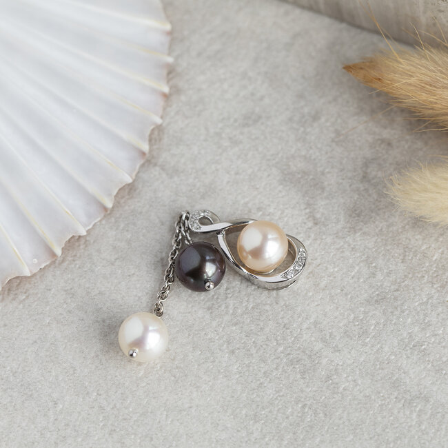 Witgouden hanger met parels en diamant 18 karaat