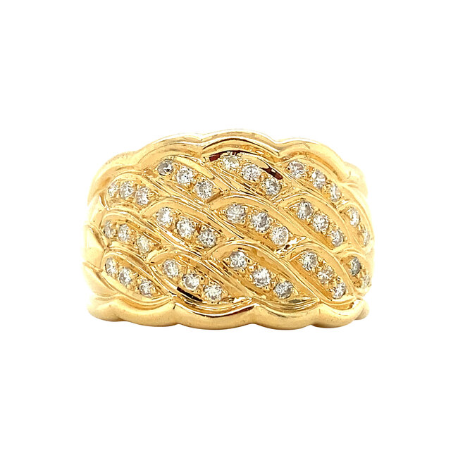 Gold ring with 18 carat diamond