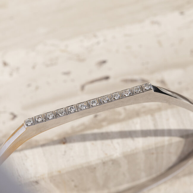 Witgouden bangle met diamant 14 karaat