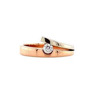 Rose gold ring with 18 carat diamond