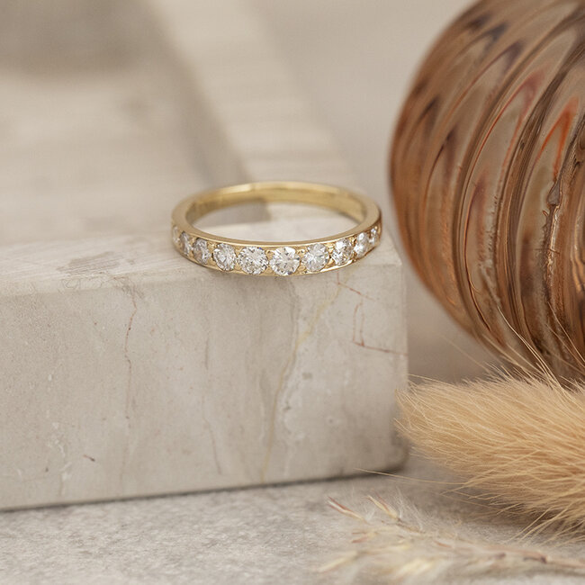 Goldener Ring mit Diamant 14 Karat