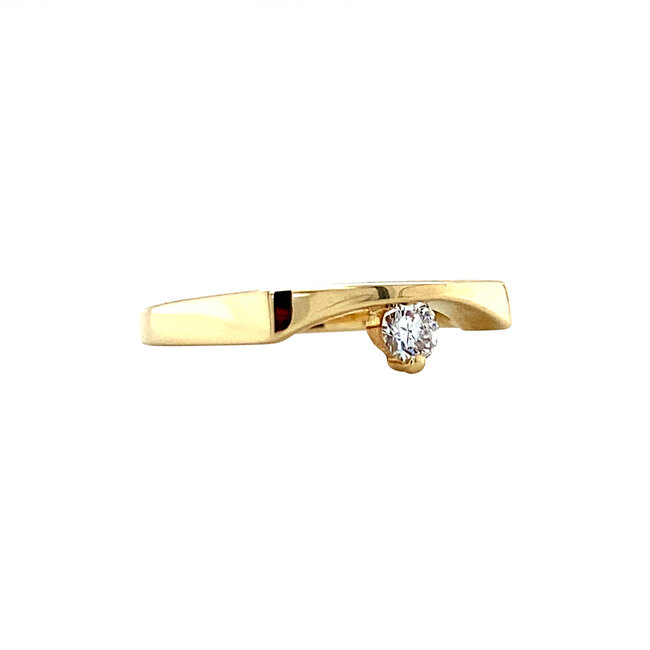 Gold ring with diamond from Diamonde 14 karat