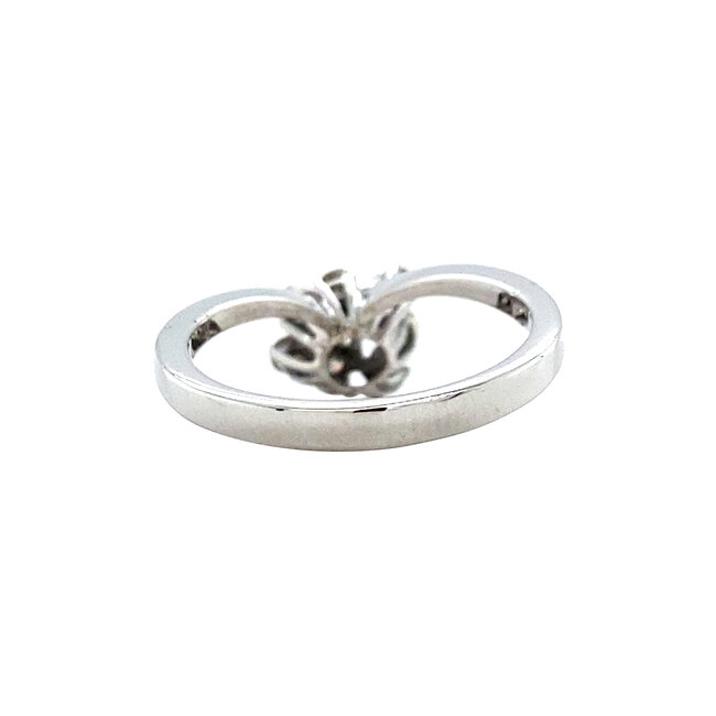 White gold ring with diamond 14 karat