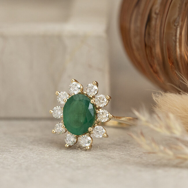 Gold entourage ring with diamond and emerald 14 karat* New