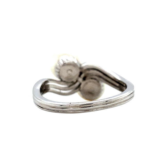 White gold ring with pearl 14 karat