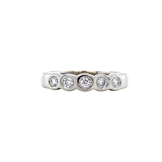 White gold ring with 18 carat diamond