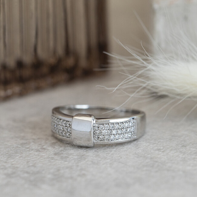 Witgouden ring met diamant 14 karaat