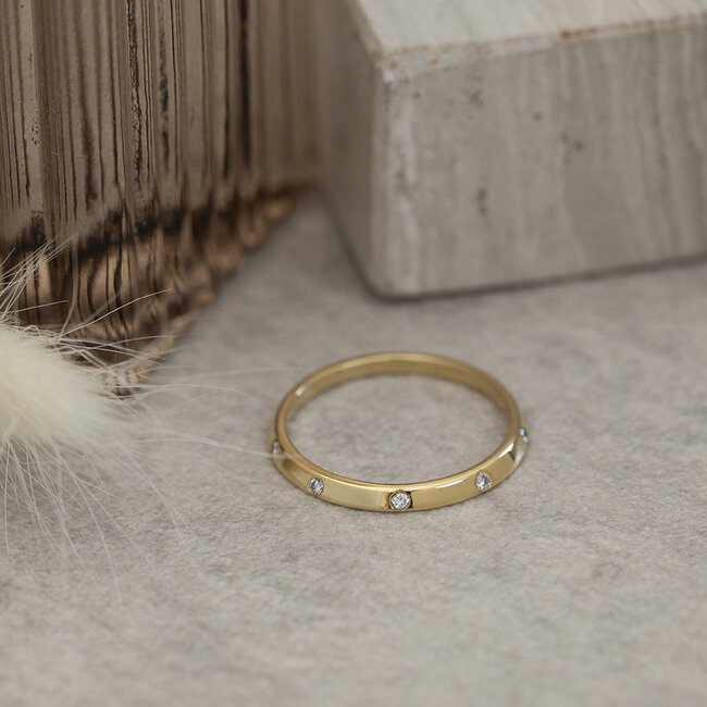 Gouden (aanschuif) ring met diamant 18 karaat