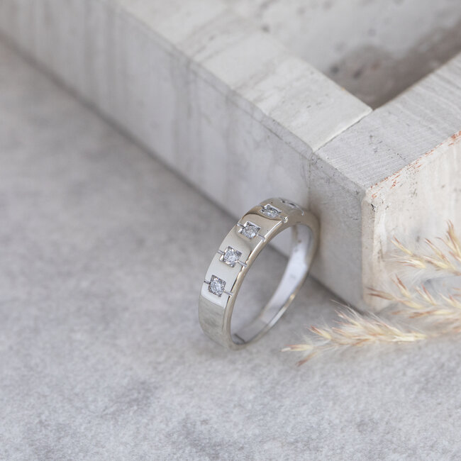 White gold ring with diamond 14 karat