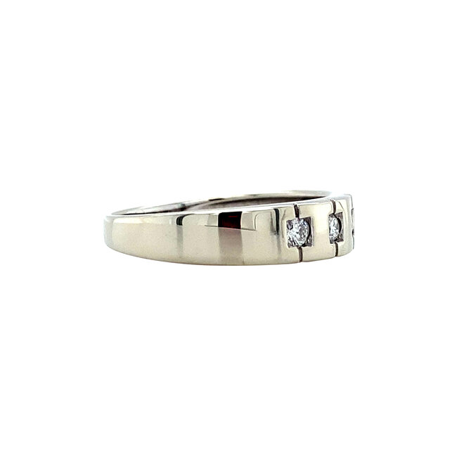 White gold ring with diamond 14 karat