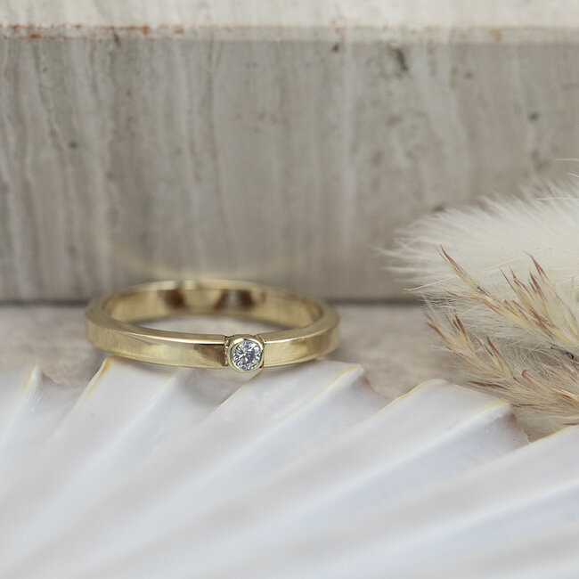 Gouden memoire ring met diamant 14 karaat