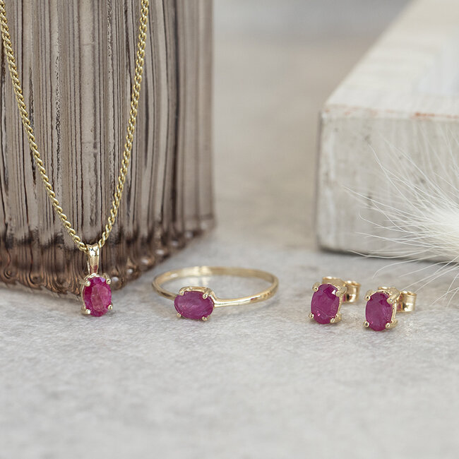 Gold solitaire pendant with ruby 14 karat* New