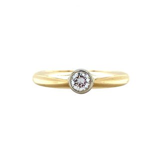 Gold solitaire ring with diamond by Diamonde 14 kt