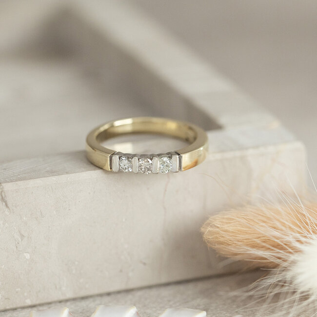 Goldener Ring mit Diamant 14 Karat* neu